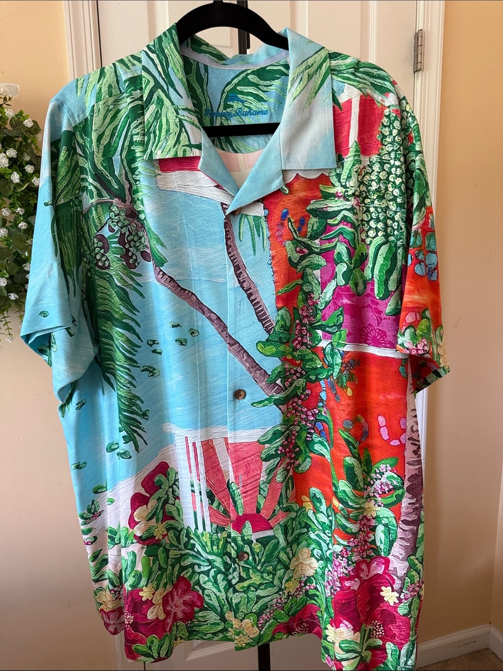 Tommy Bahama Light Blue Tropical Print Short Sleeve Button-Down Shirt